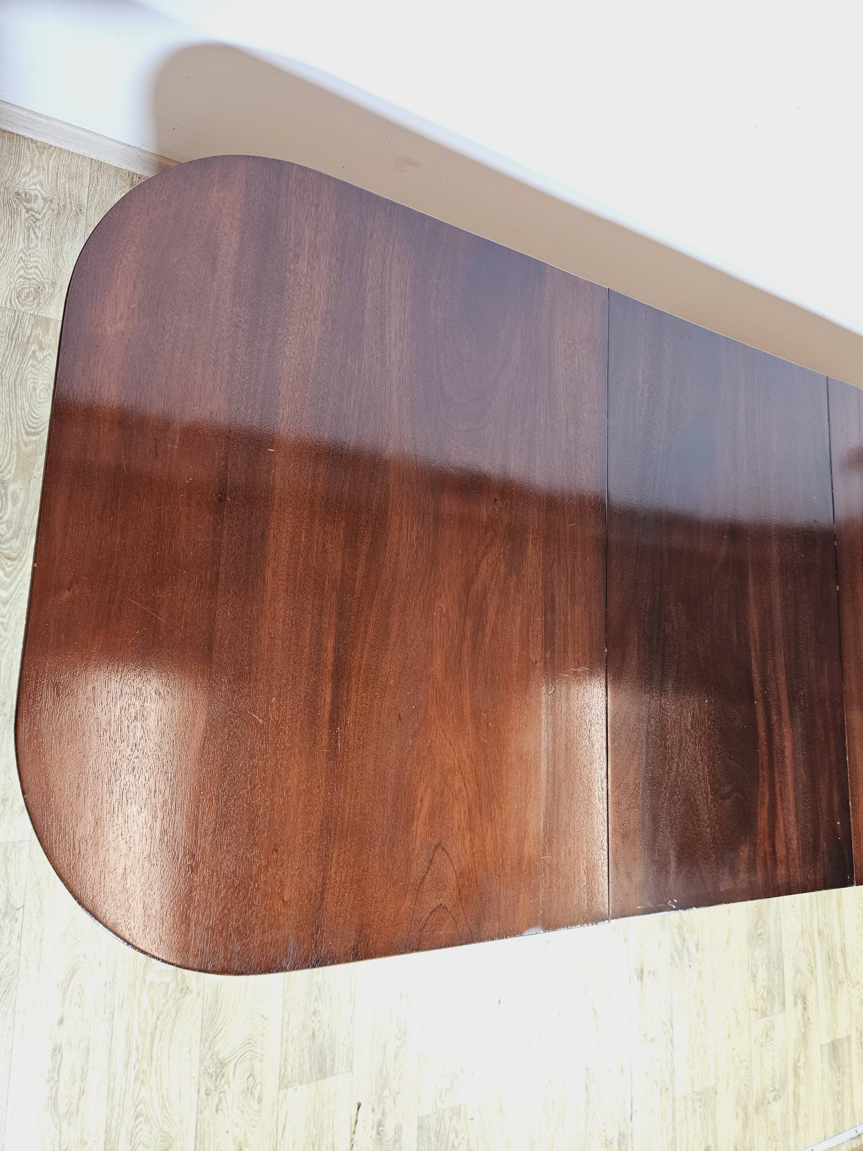 Elegant Dining Table, 2nd half of the 19th Century - Classic/Walnut