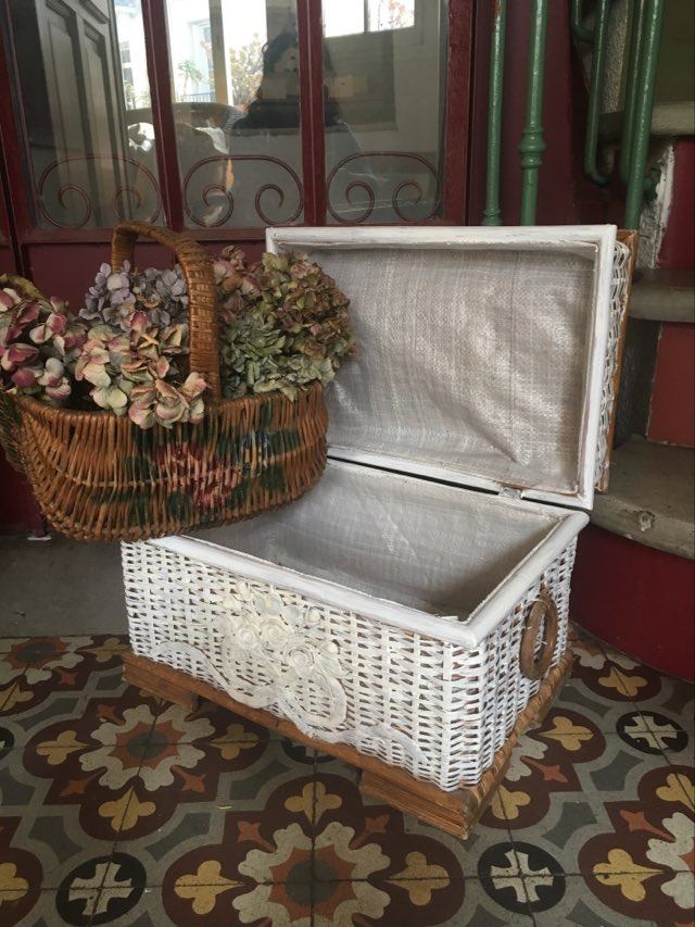 Two-coloured rattan box