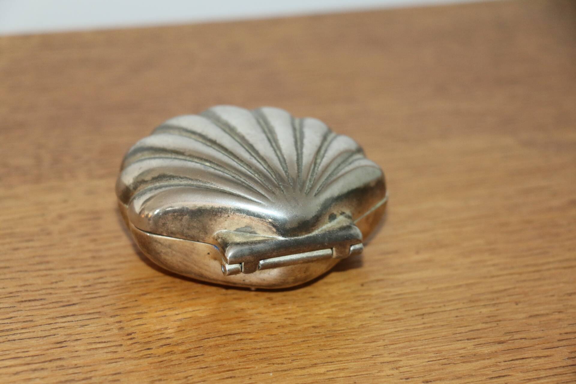 Pocket tray / scallop shell box