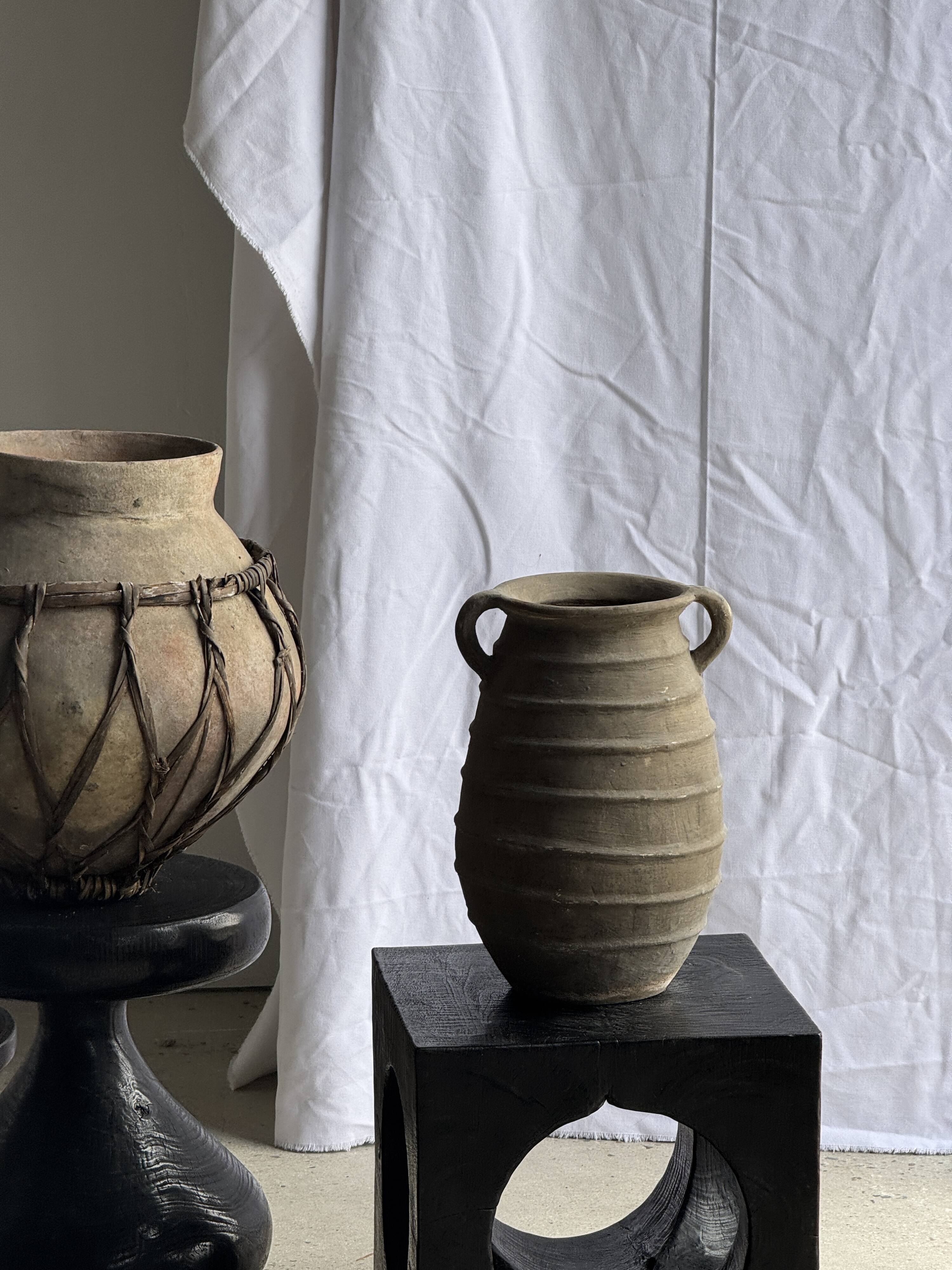 Pawn Black - Stool, side table, end table in solid mango wood.