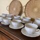 Lot de 11 tasses et 12 soucoupes en porcelaine Seltmann Weiden