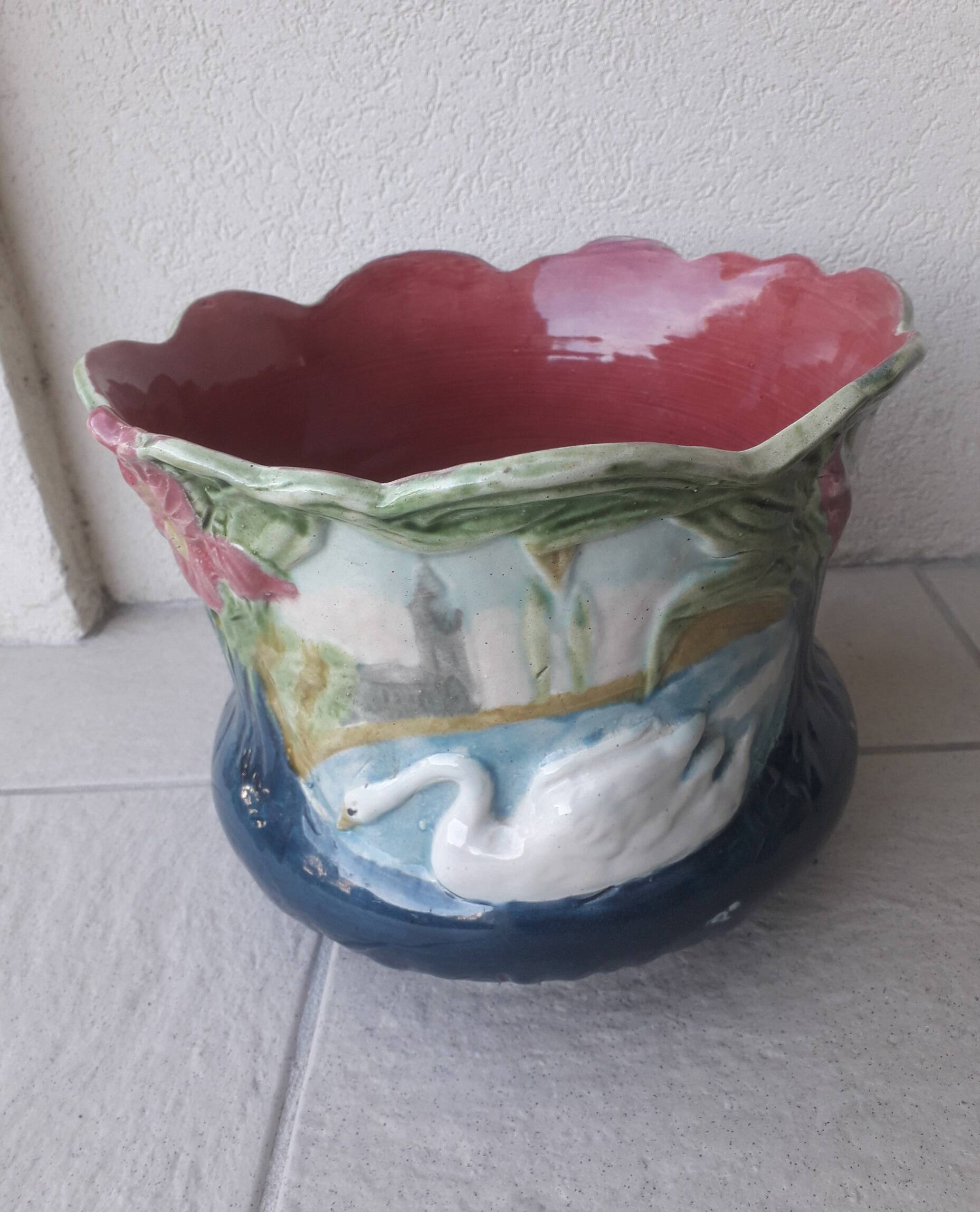 Earthenware cache-pot