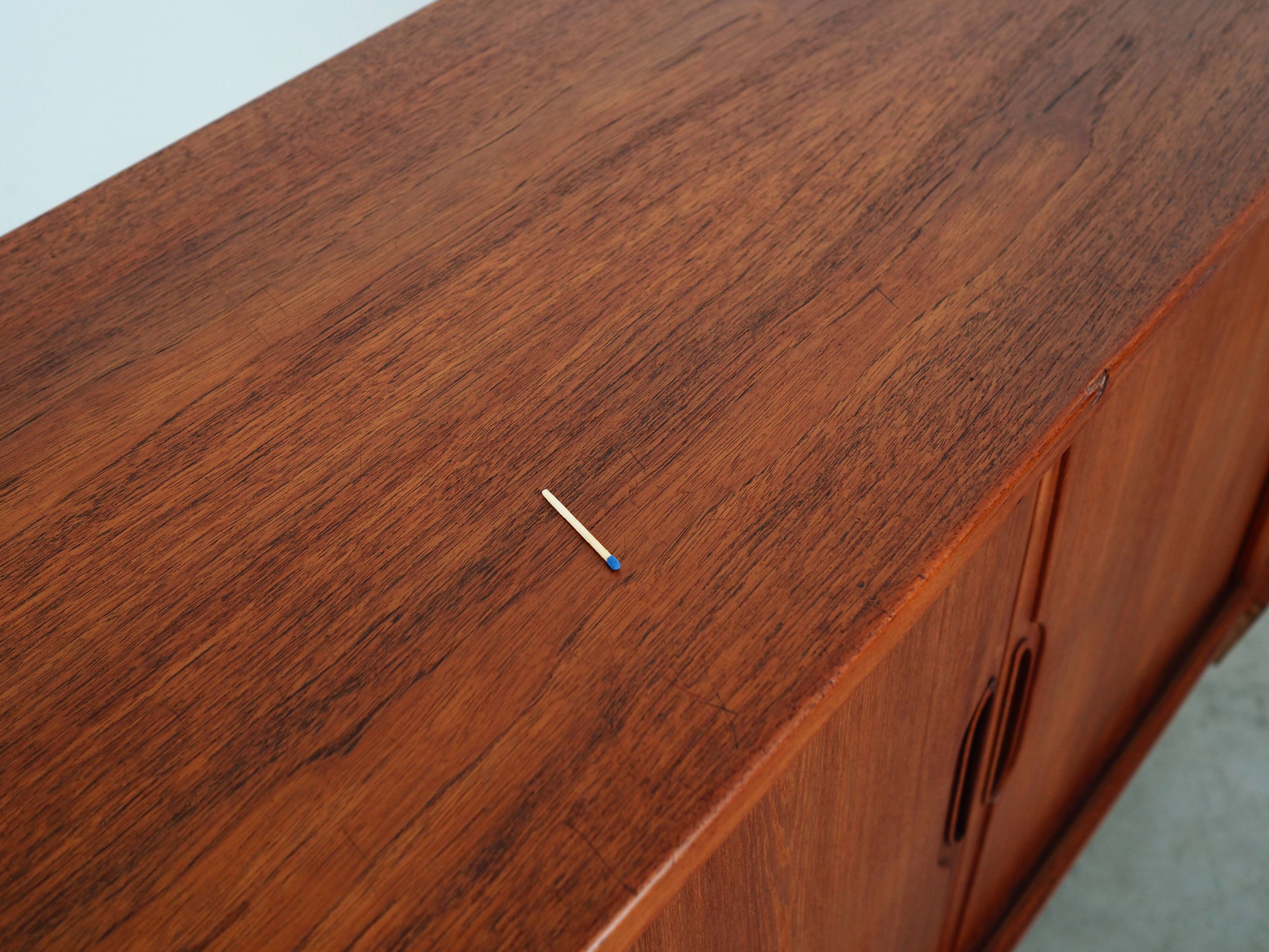 Buffet haut en teck, design danois, années 1970, fabriqué par Børge Dam