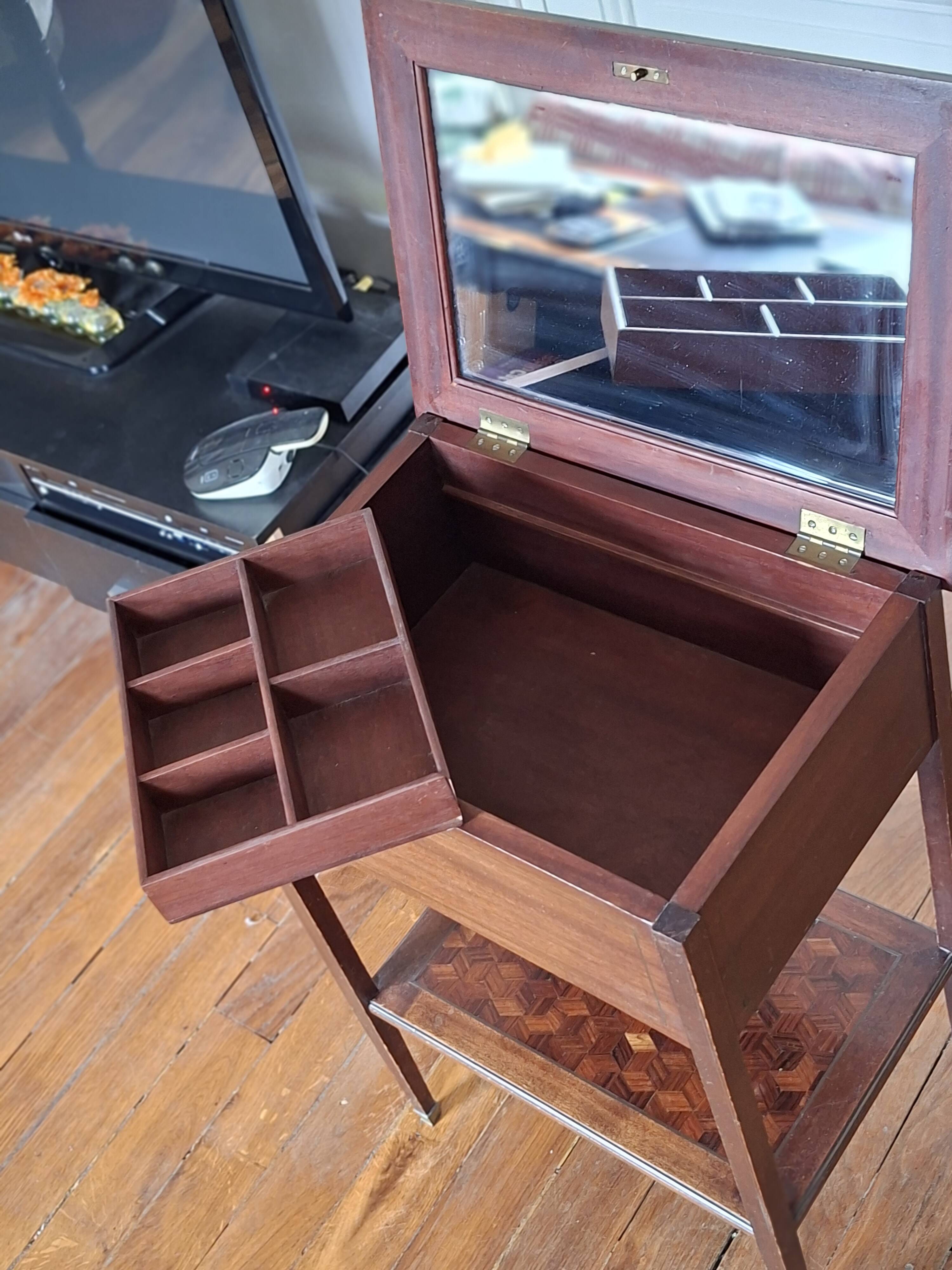 Makeup palette in marquetry