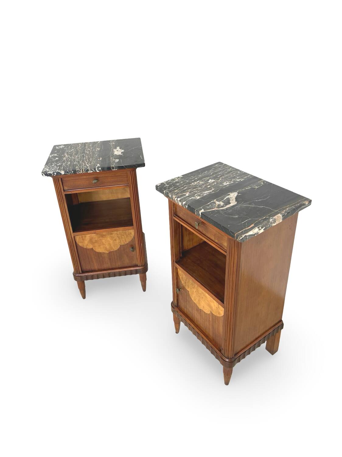 Tables de chevet italiennes en placage d'acajou avec de splendides