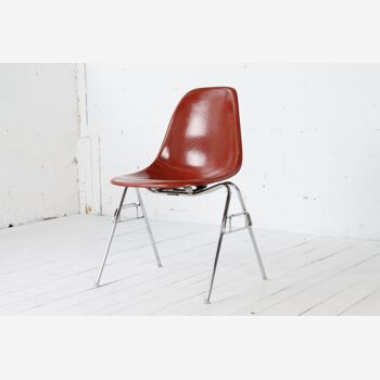 Side chair by Charles & Ray Eames for Herman Miller