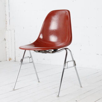 Side chair by Charles & Ray Eames for Herman Miller