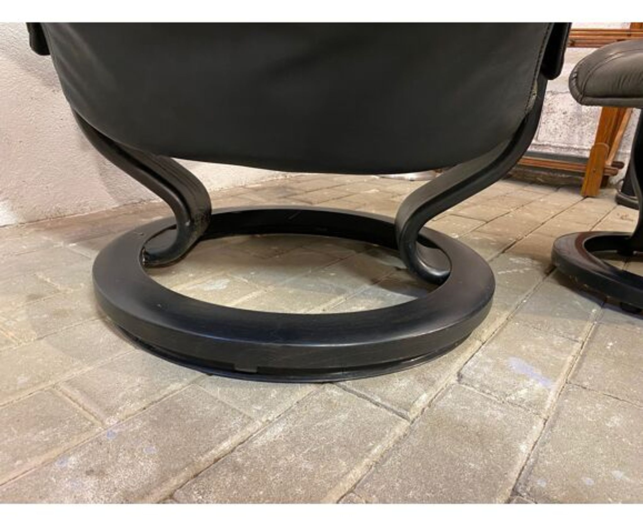 Armchair relaxation leather & footrest Stressless model Ekornes vintage 1980