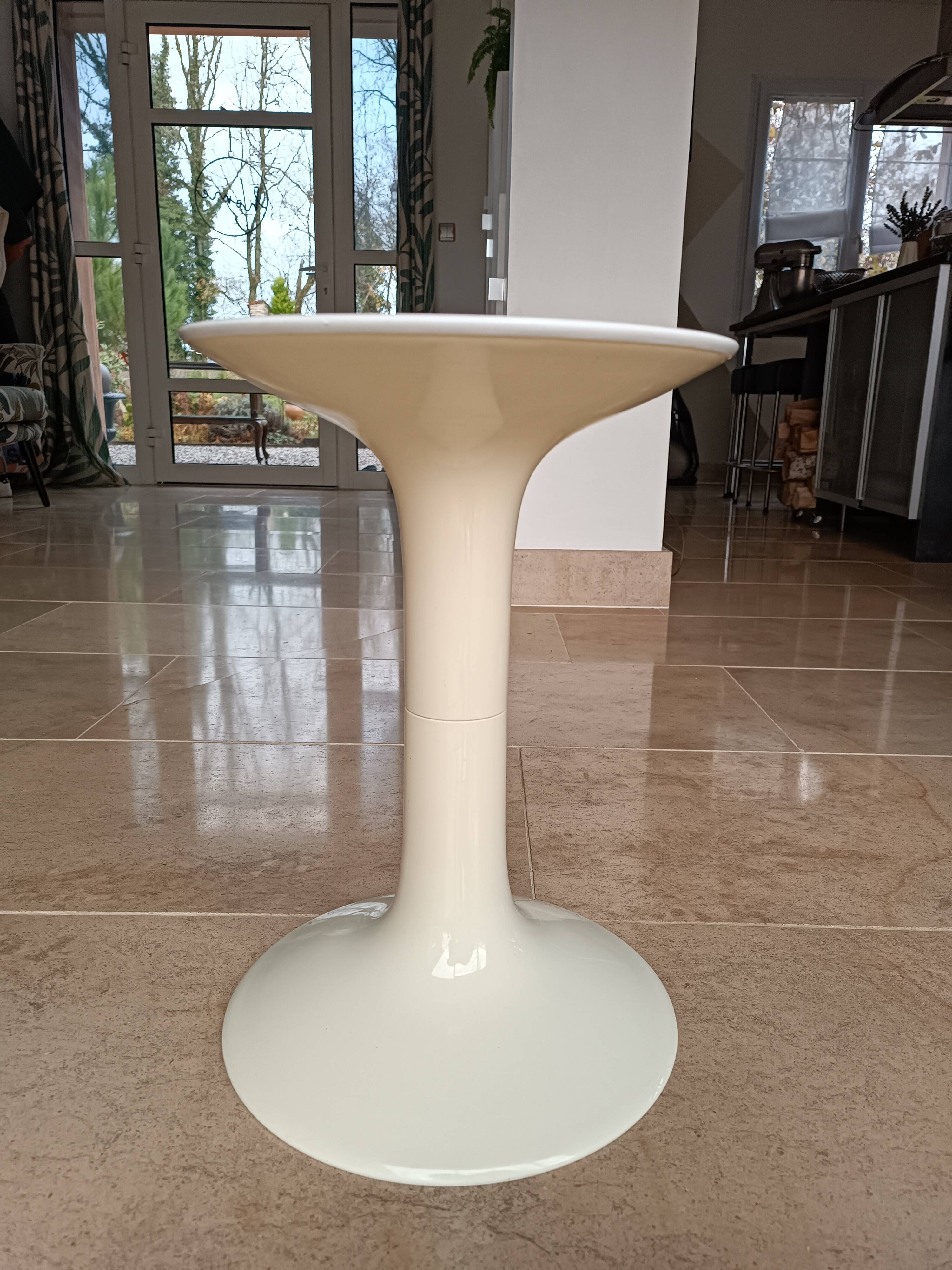 Tatay tulip-base stool