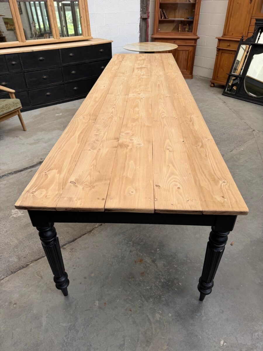 Large community table
