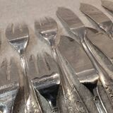12 forks, 12 fish knives, silver-plated metal, rocaille pattern