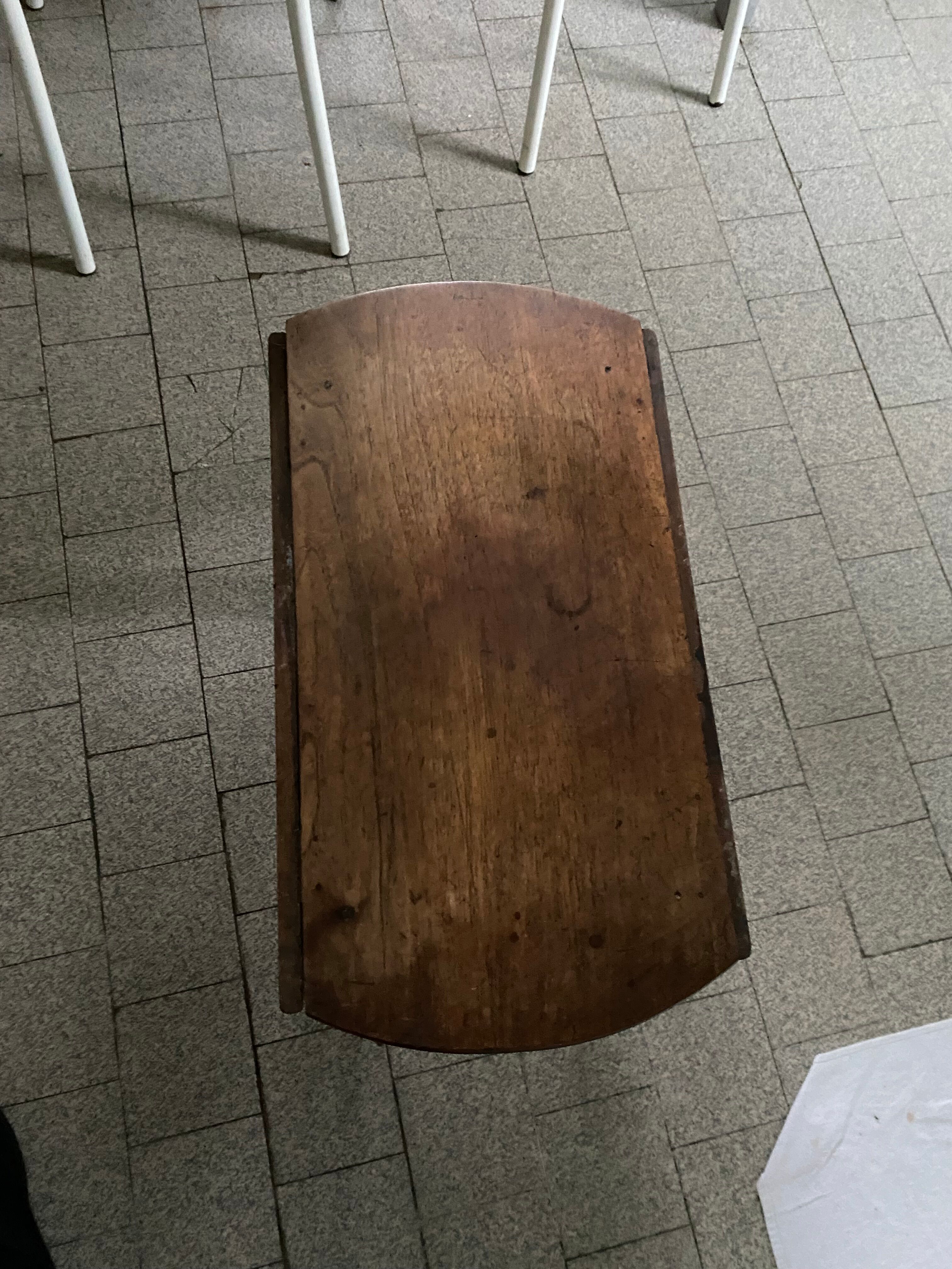 Round wooden folding coffee table