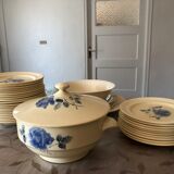 Service table 50 years cream digoin faience with blue rose decor