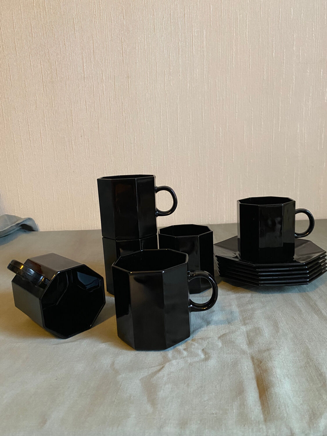 Set of 6 Arcoroc cups and saucers, 1980