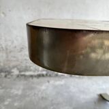 Table d'appoint élégante en bois brun foncé, style années 1950, rare et raffinée. Dimensions : 134 × 67 × 67 cm.