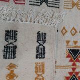 Tapis blanc à motifs berbères fait main en laine