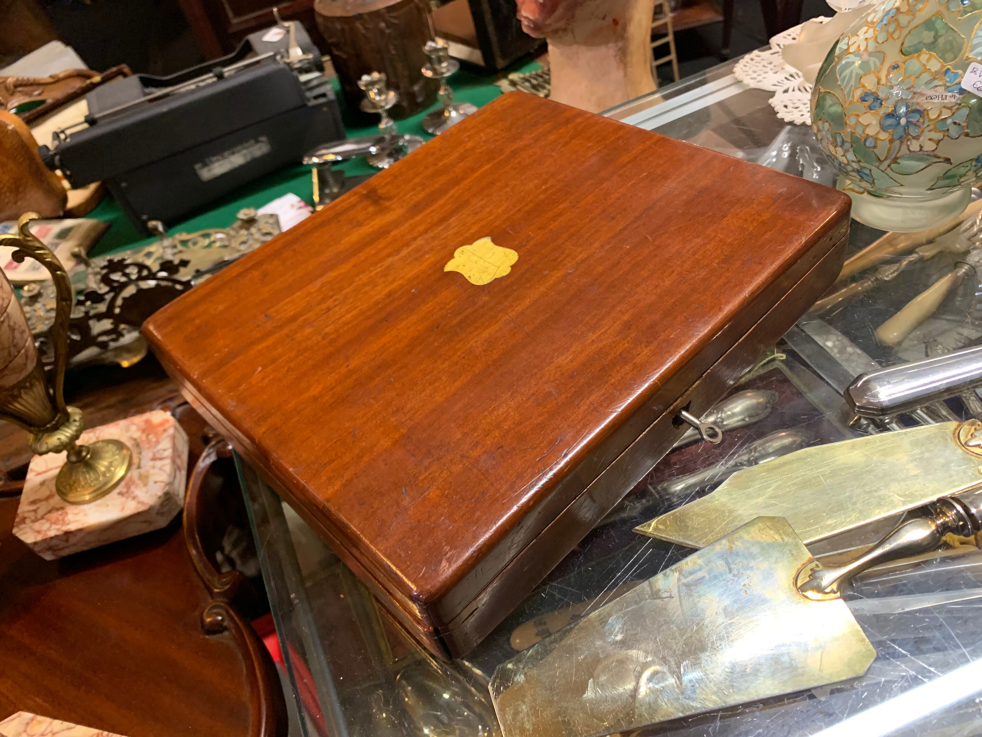 Silver and mother-of-pearl cheese service
