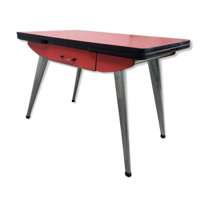 Table en formica rouge