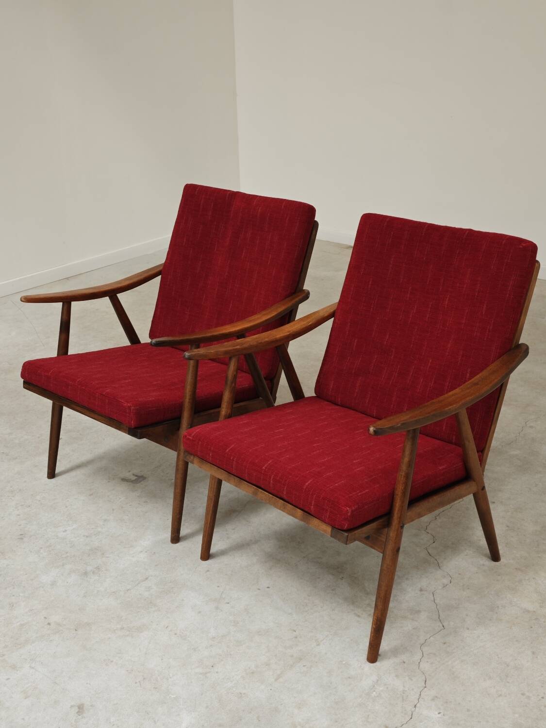 Pair of burgundy boomerang armchairs Antonin Suman Ton Bystrice (Thonet)