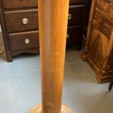 Pair of columns in light oak carved from the late 19th century, good quality, capital