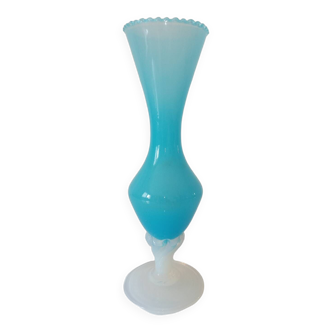 Vase en opaline bleu pied blanc