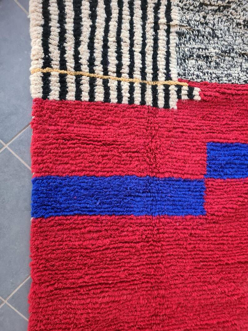 Traditional red Berber rug made of natural wool, size 1.5/2.5 m.