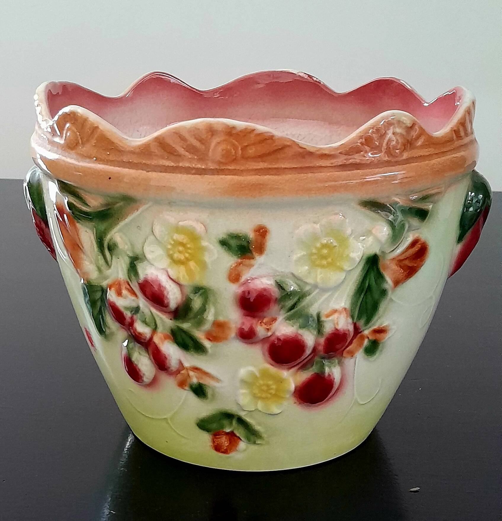 Cache- pot ancien Barbotine