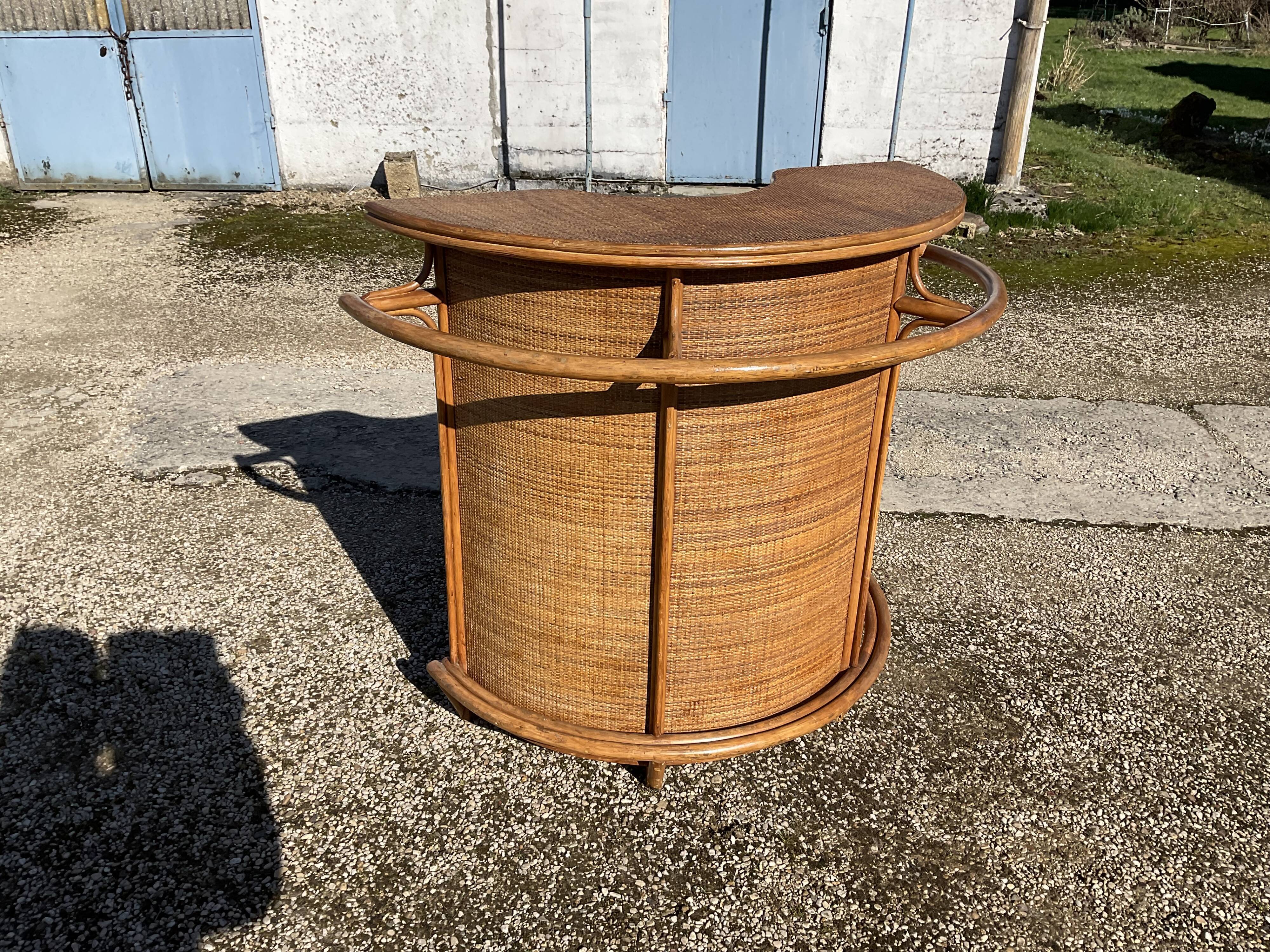 Rattan bar