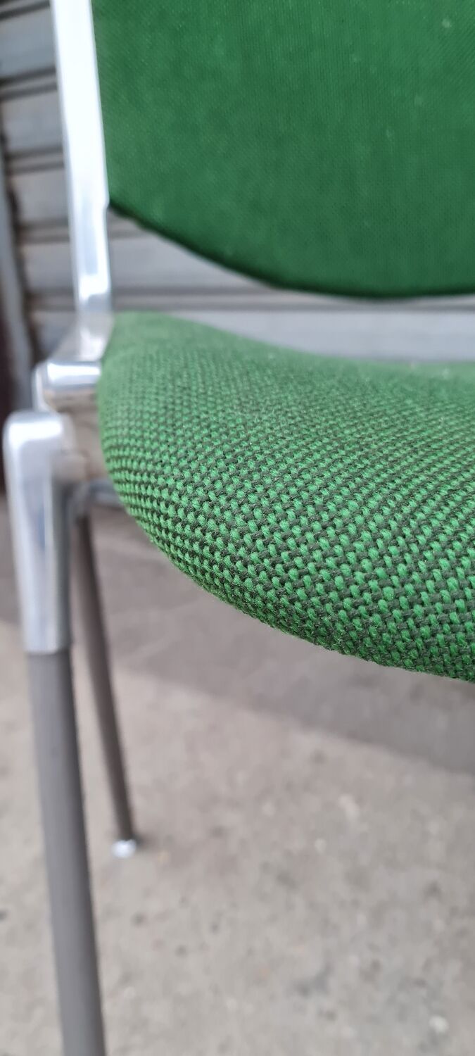 Paire de chaises modèle DSC 106 de Giancarlo Piretti pour anonima