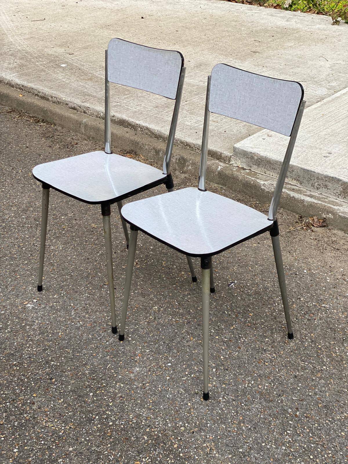 2 chaises formica beige et acier 1980