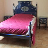 bed, flowery blue lacquer