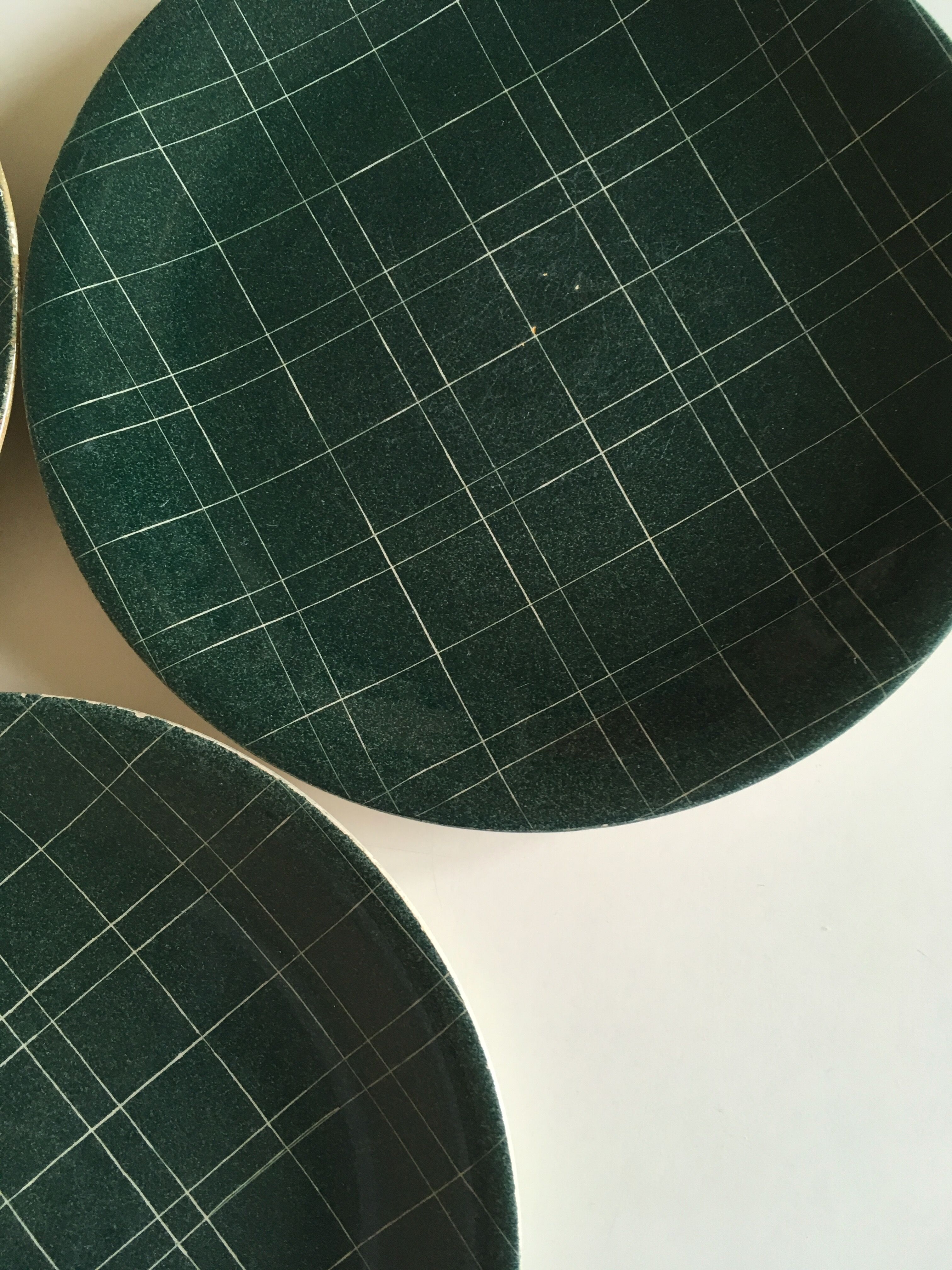 set of 6 flat plates in low-century 50's iron earth faience