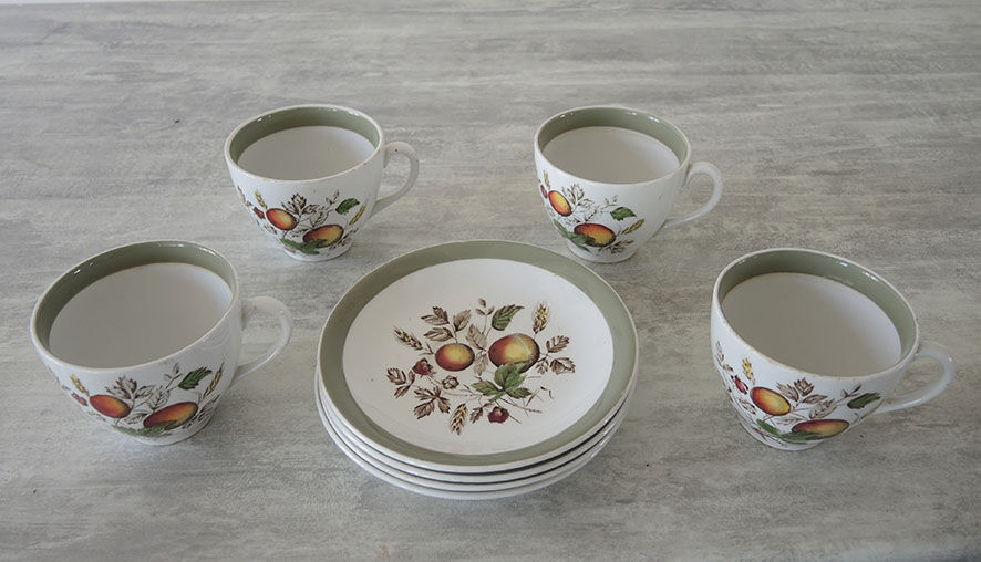 4 Old Cups & Saucers ALFRED MEAKIN England – Hereford