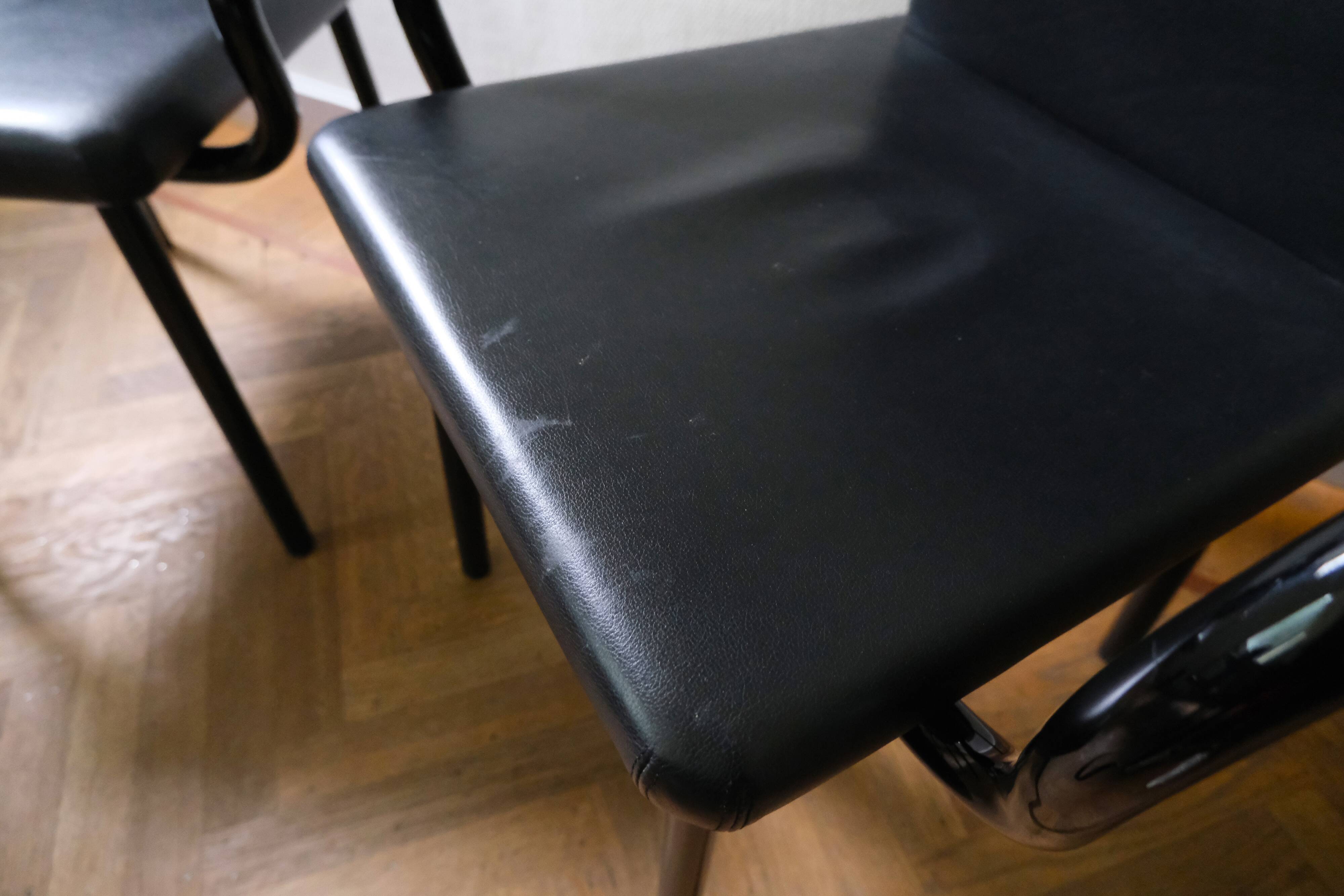 Suite de chaises "Mandarin" Ettore Sottsass pour Knoll