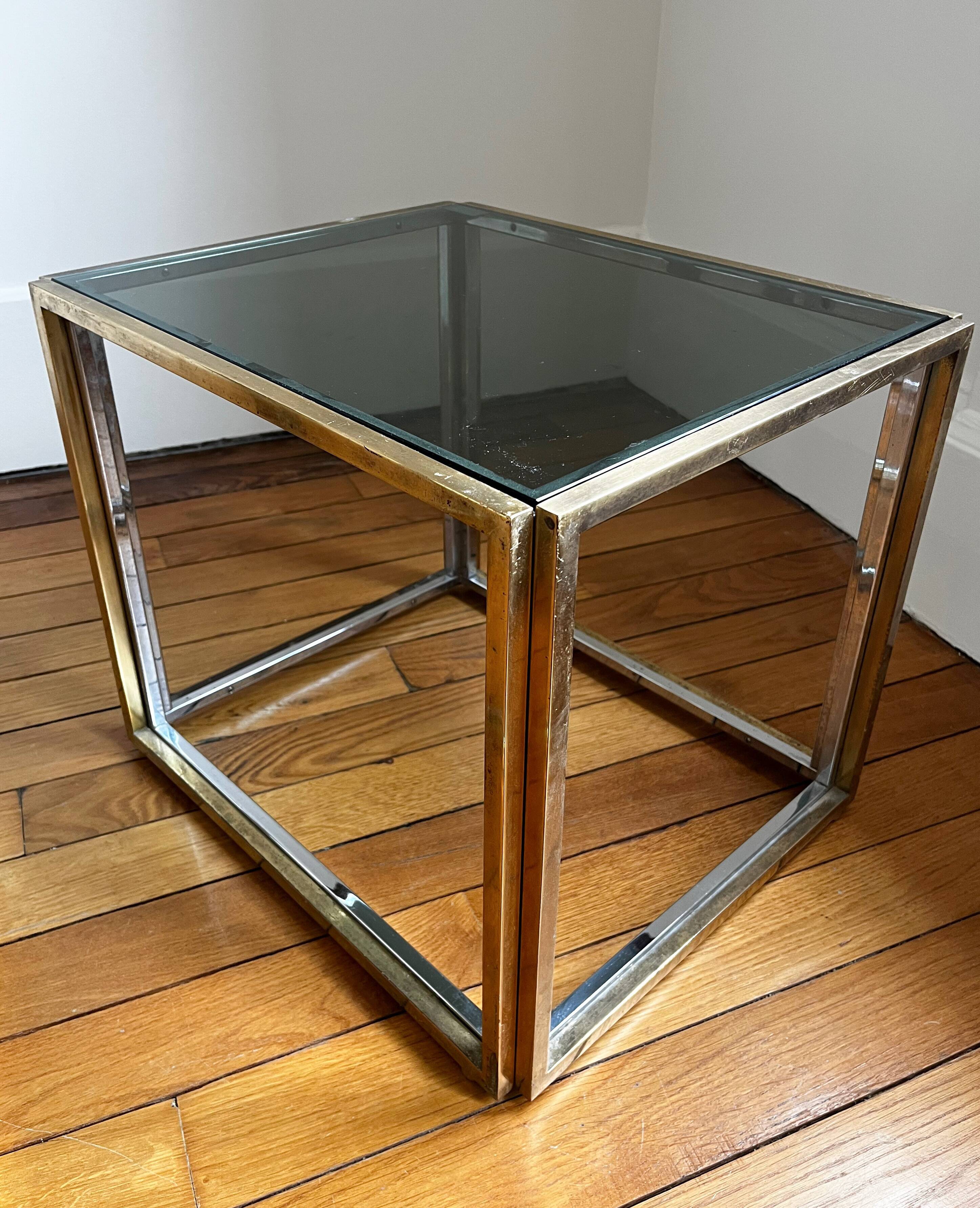 Paire de gueridon / bouts de canapé / chevets, chrome et doré, 1970s