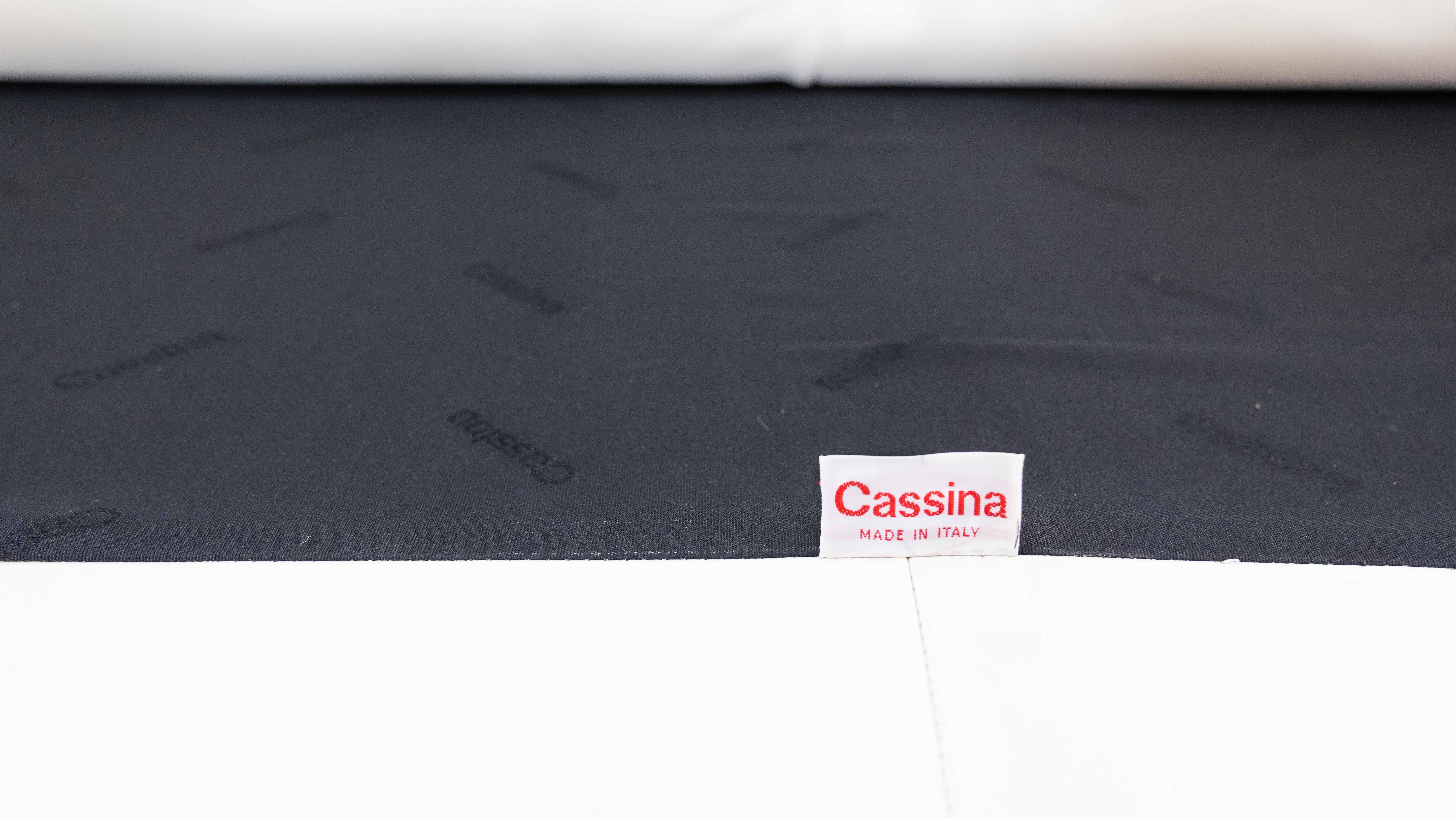 Maralunga 2-seater sofa in white leather by Vico Magistretti for Cassina