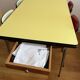 Table en Formica avec 4 chaises