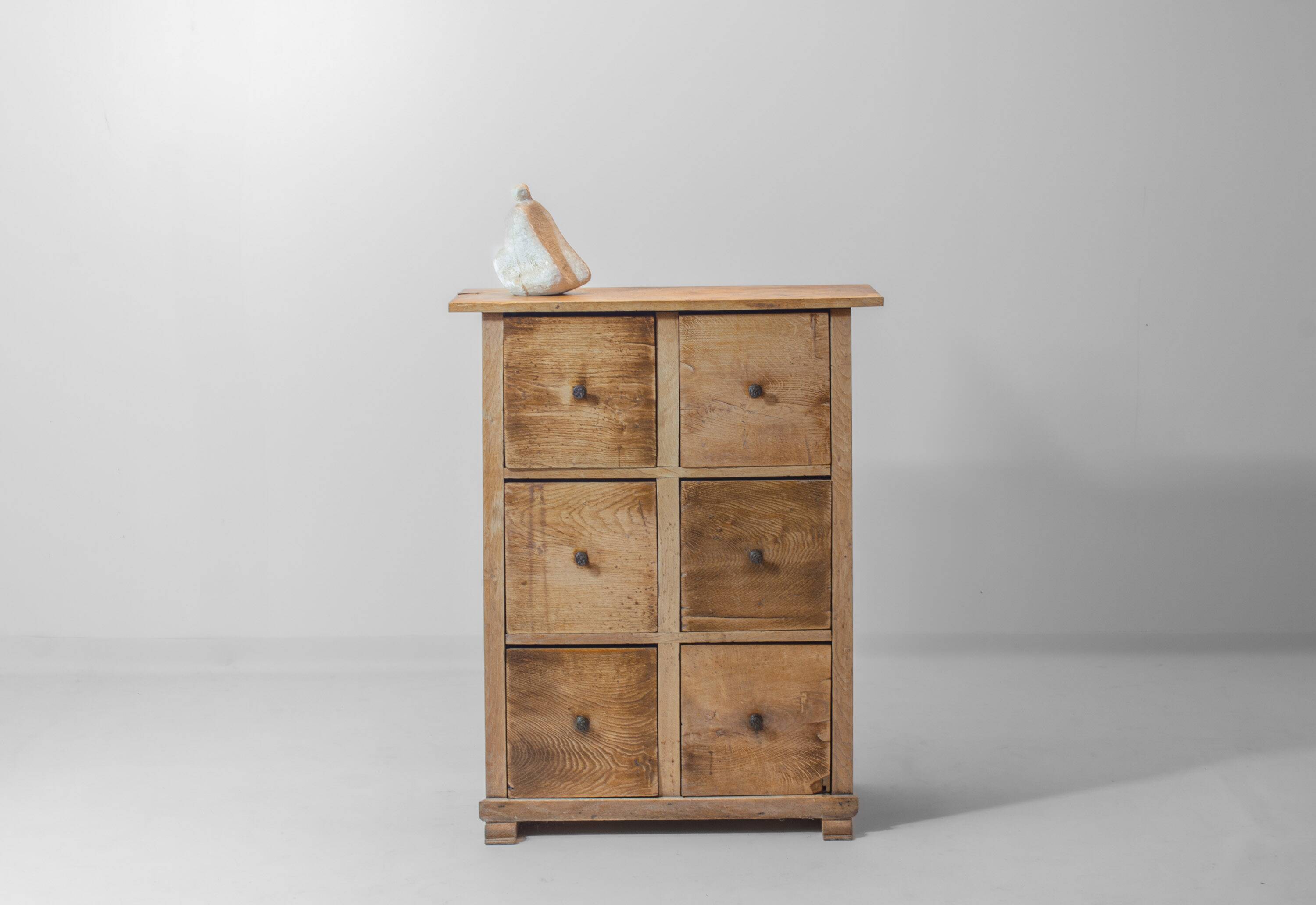 Commode rustique d'art populaire, France années 1900