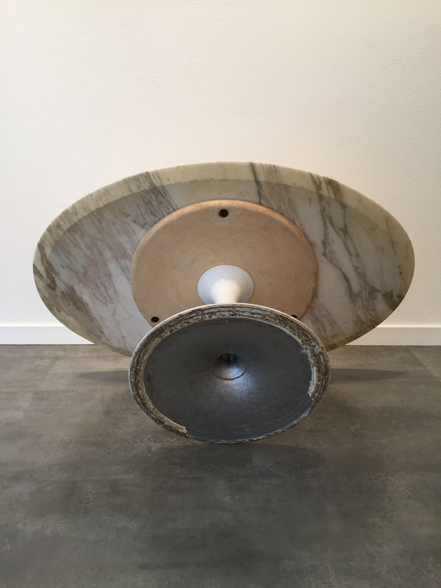 Table Calacatta marble low Eero Saarinen Tulip for Knoll International
