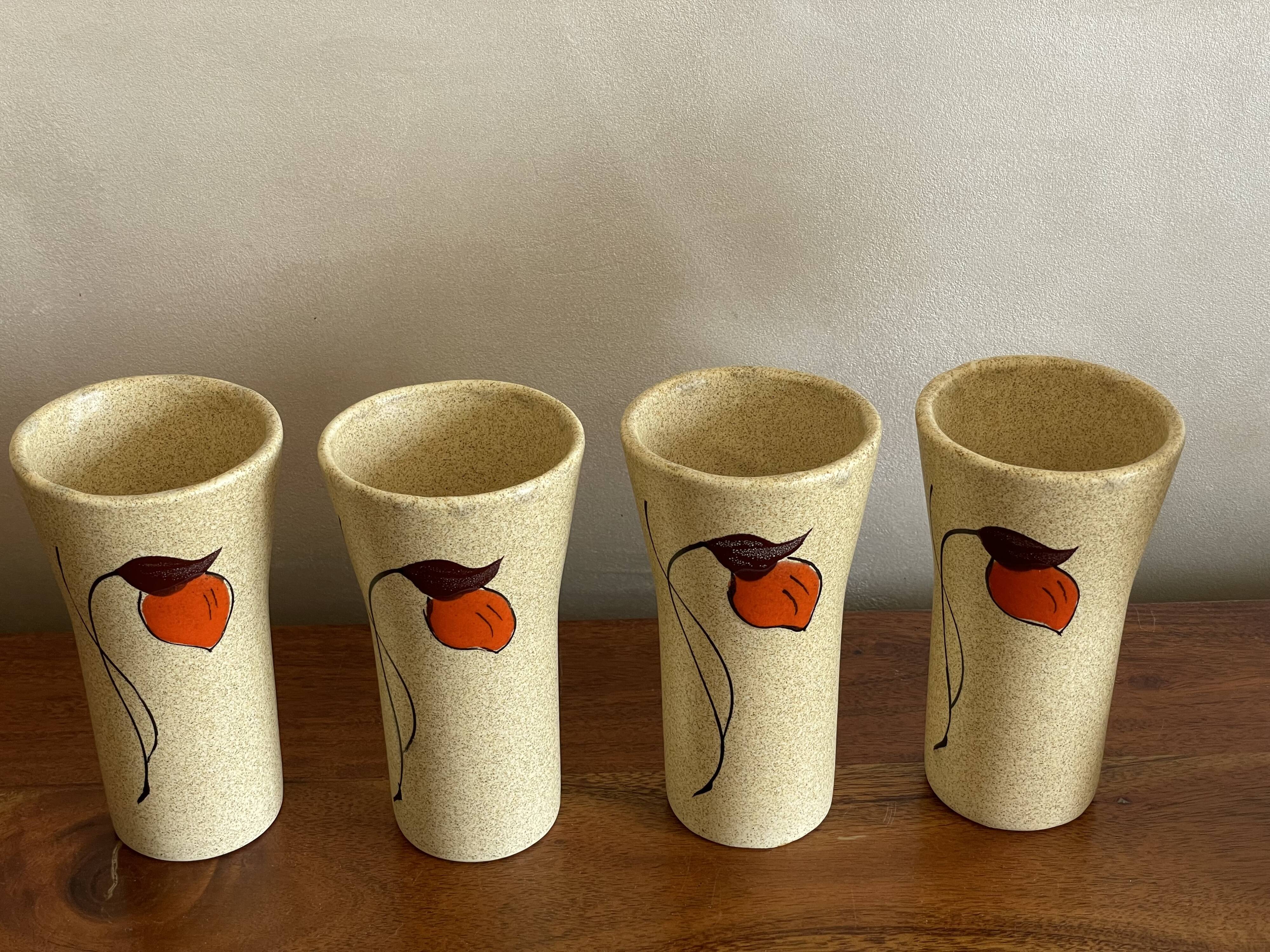 4 mazagrans de grès décor coquelicot