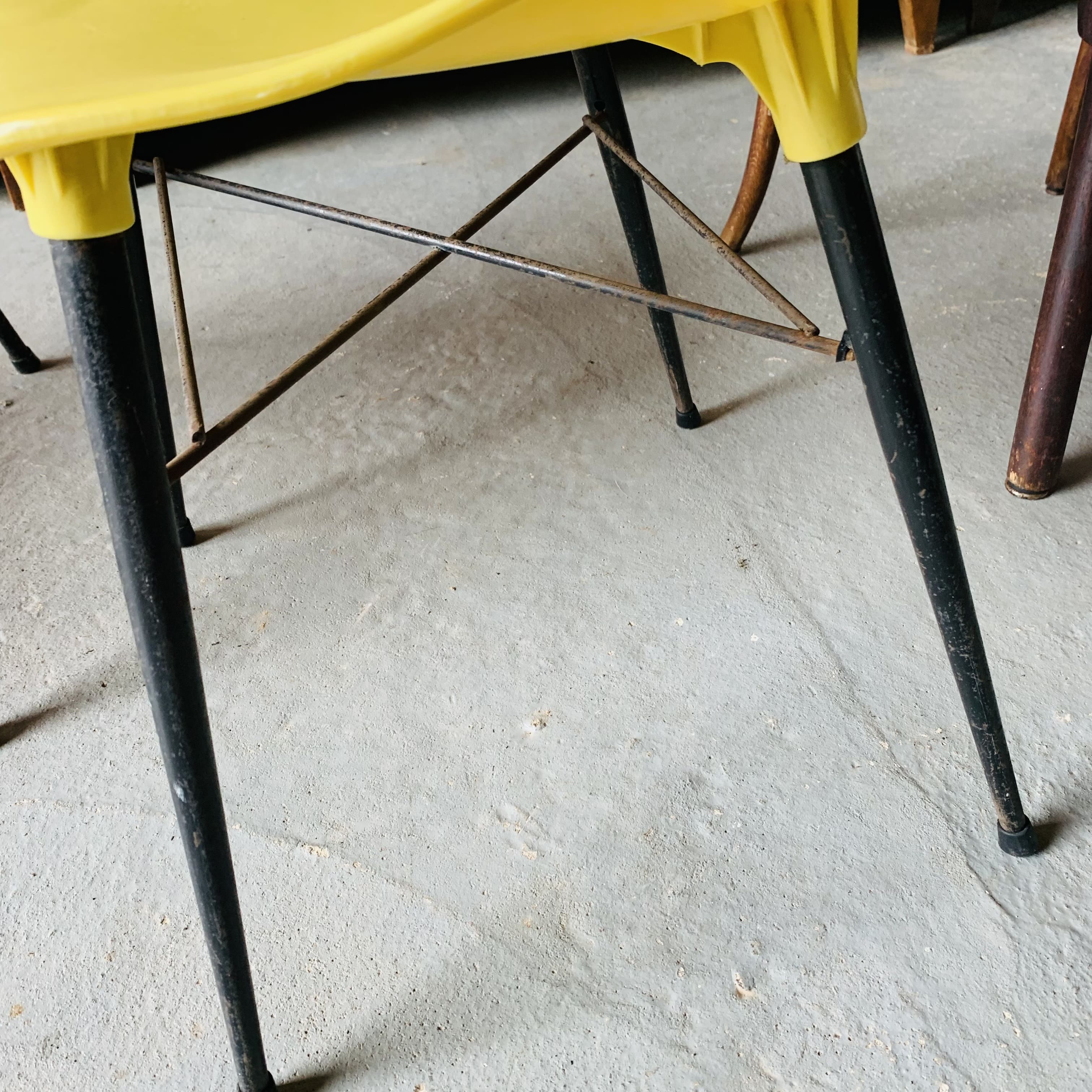 4 chaises dépareillées