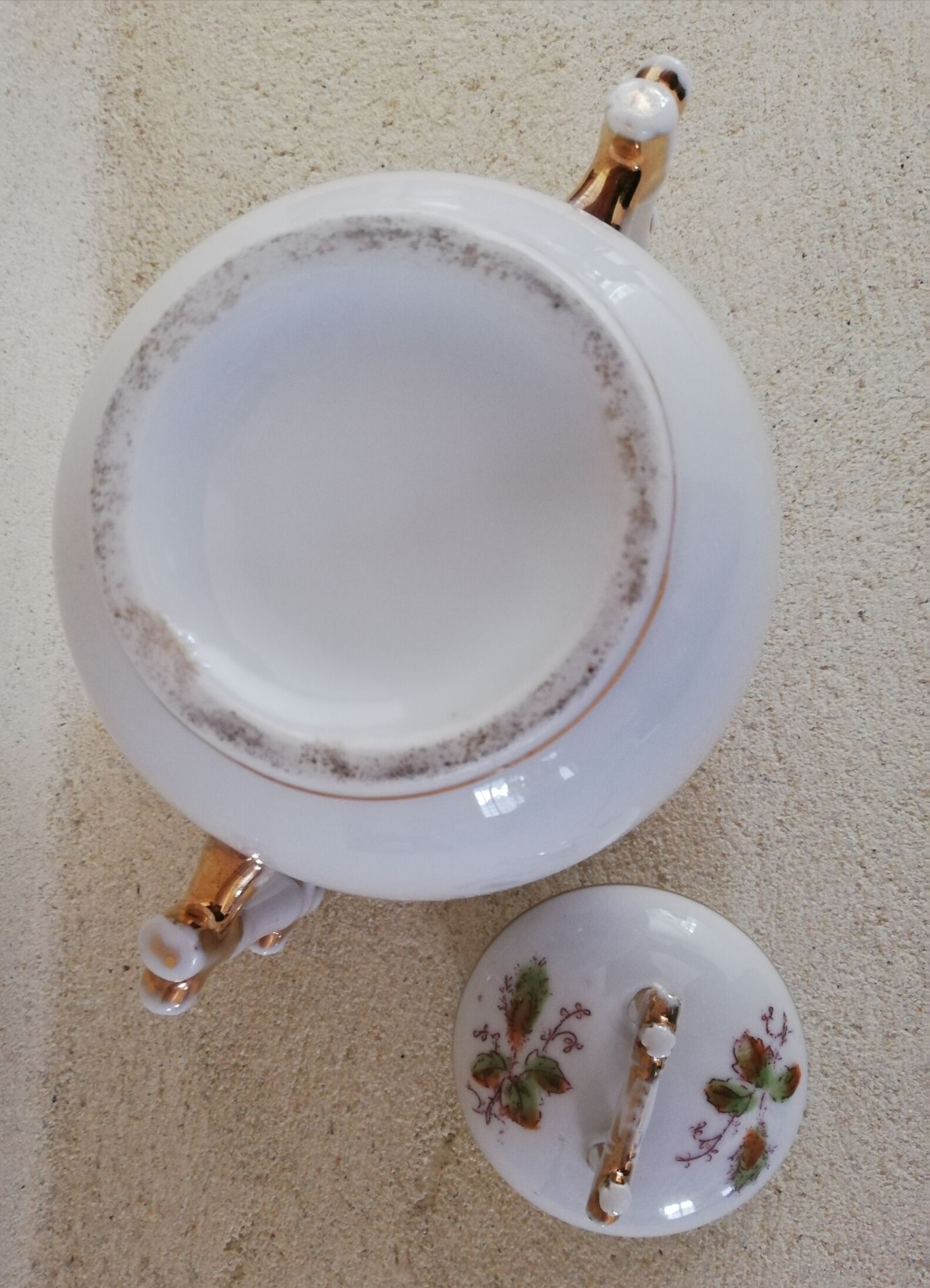 Porcelain sugar bowl handle decorated with sugar cane