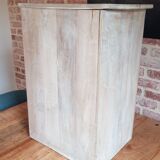 Chiseled mango tree bedside