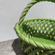 Plat panier en faïence tressée vert / céramique ancienne