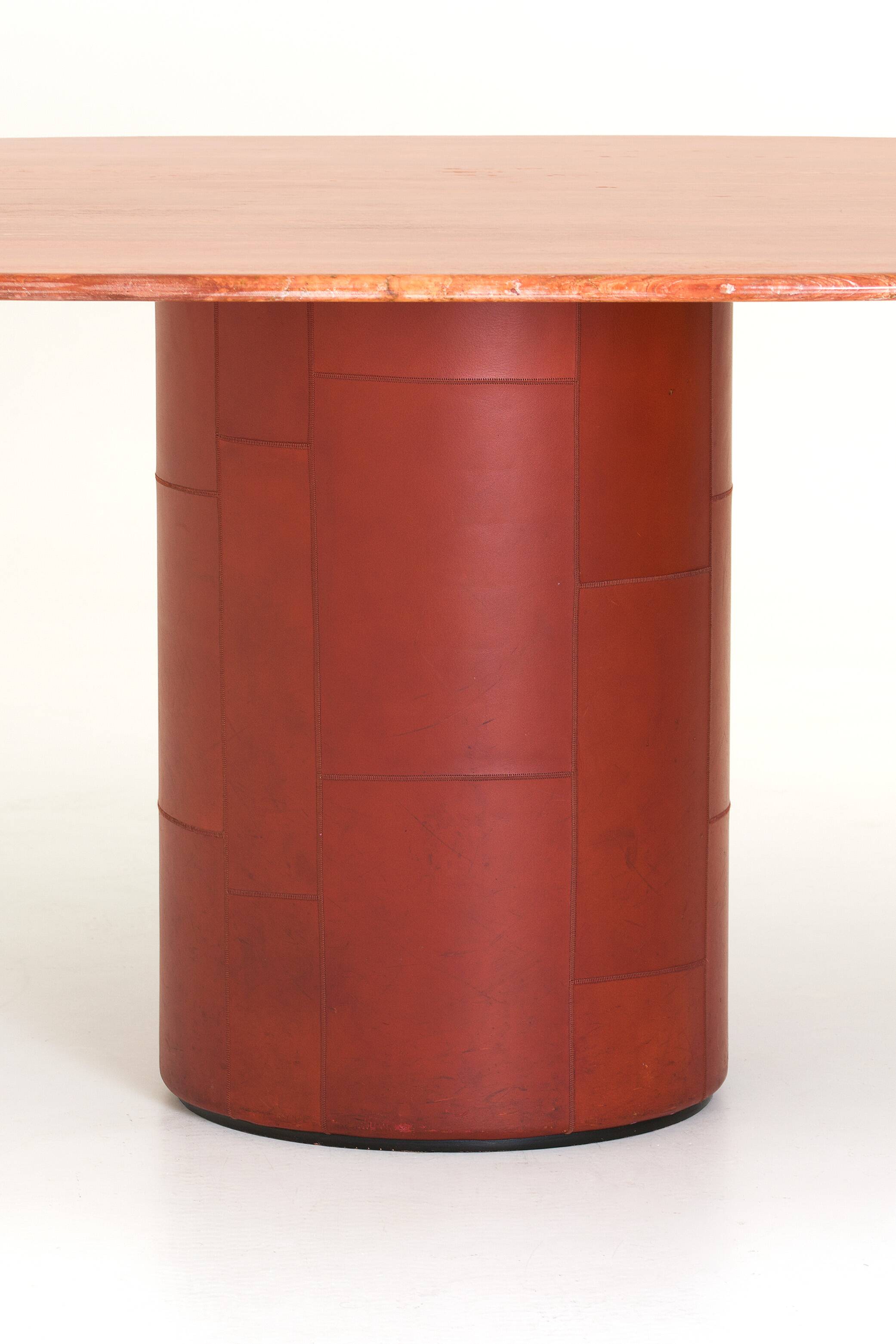 Dining table 'Tobia' in red travertine
