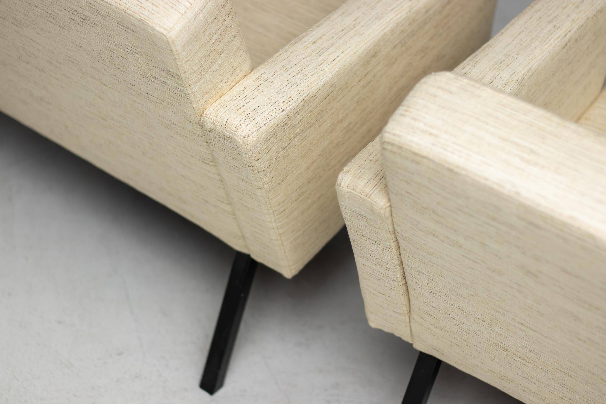 Pair of cream wool lounge chairs Martin Visser SZ48