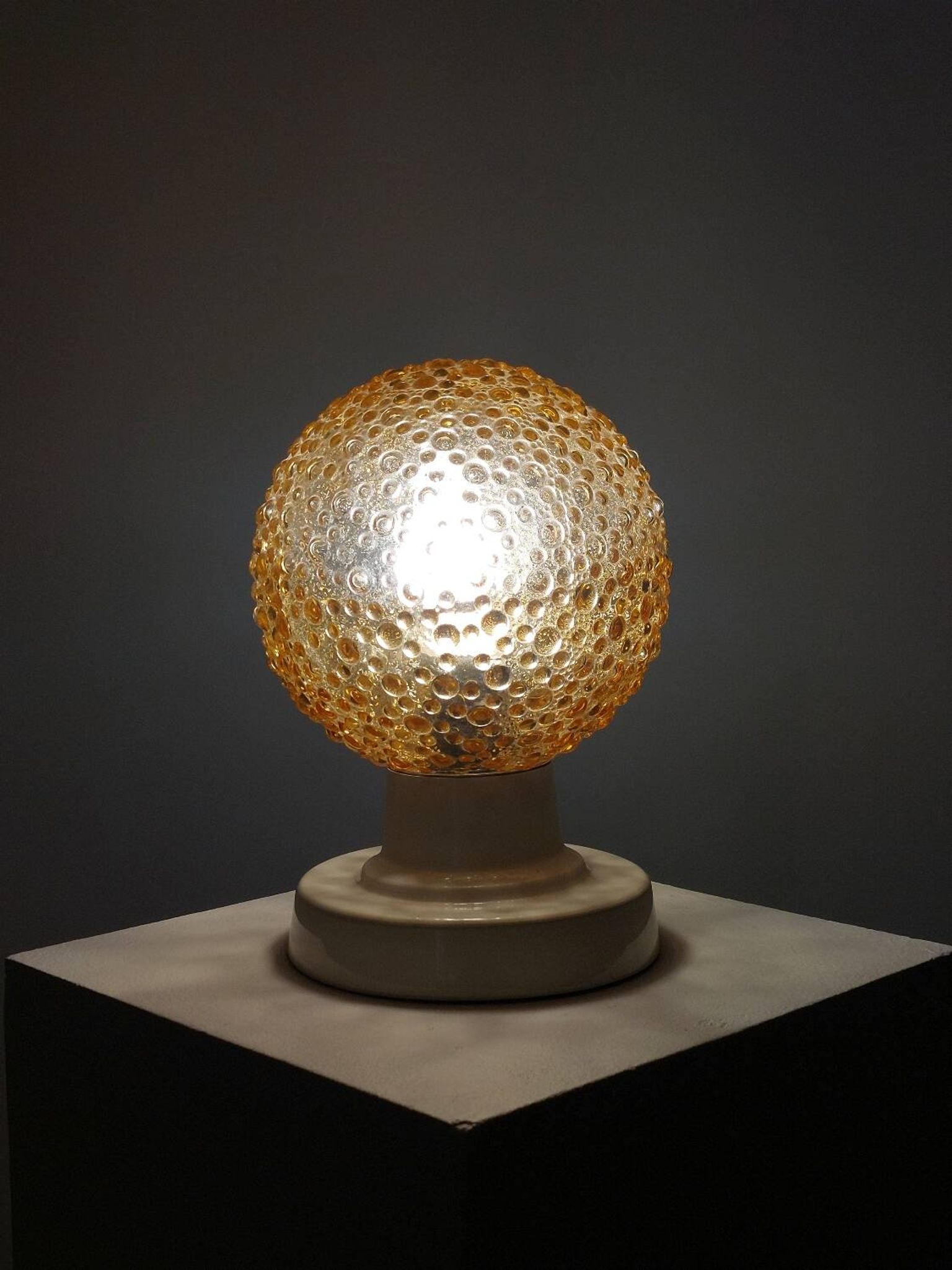 Vintage table lamp in aluminium and pressed bubble glass.