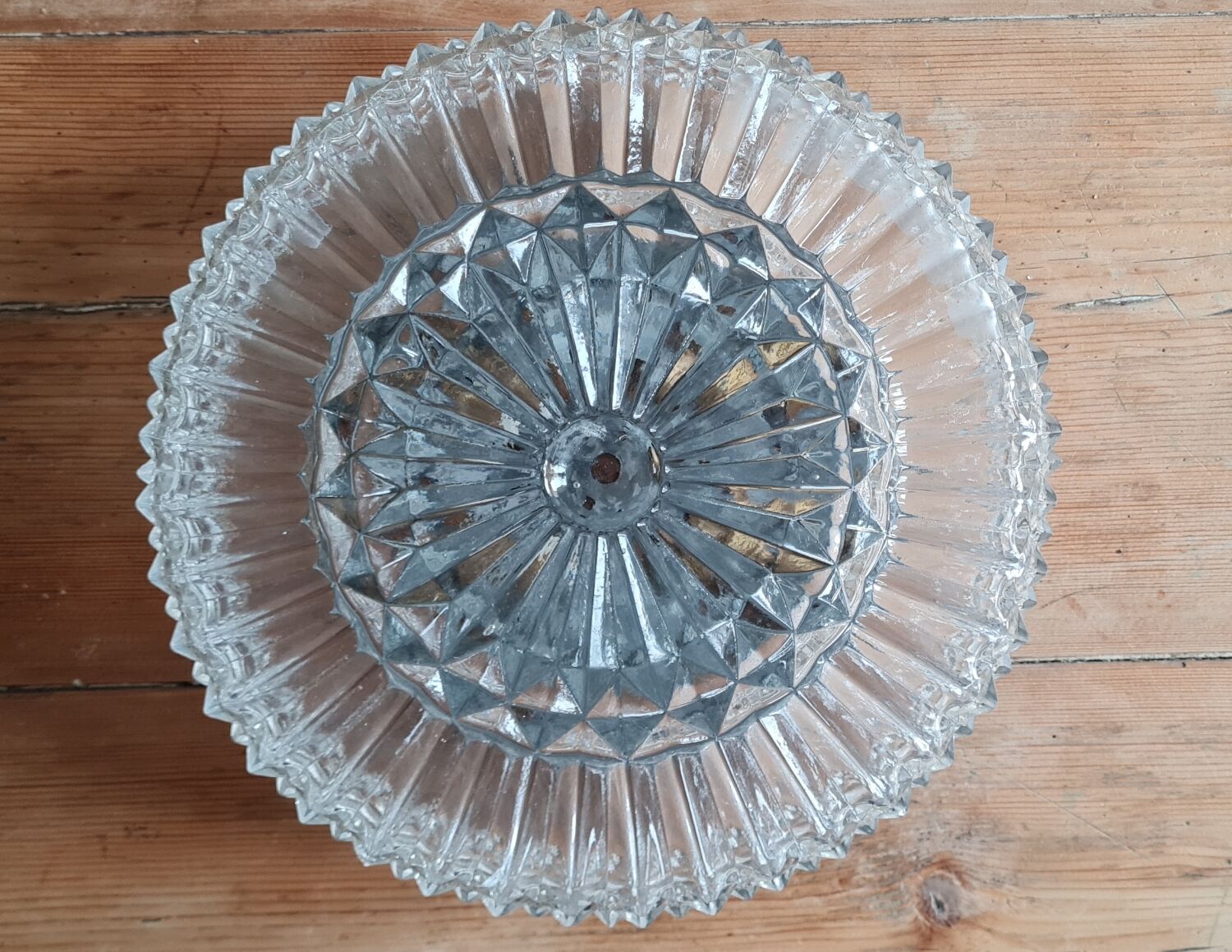 Plafonnier en verre ciselé
