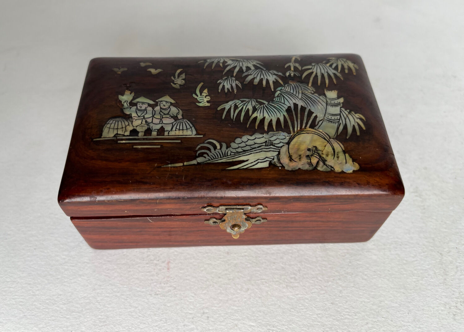 Wooden jewelry box