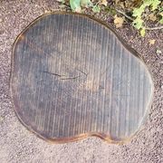 Tabouret tripode en bois massif